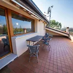 Casa Ghirlanda Con Piscina E Campo Da Tennis